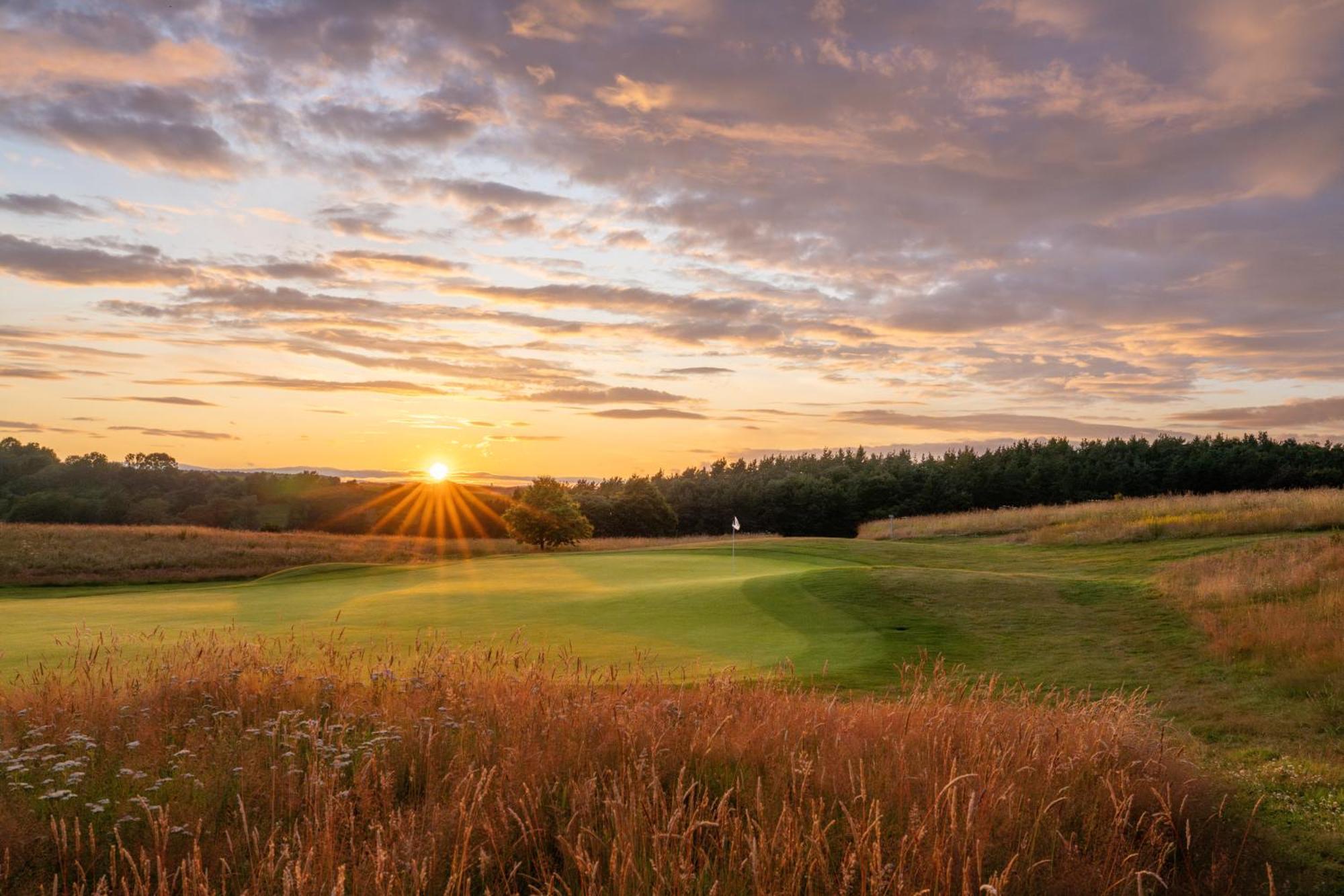 Schloss Roxburghe, Part Of Destination By Hyatt Extérieur photo Sunset over the fields of the town