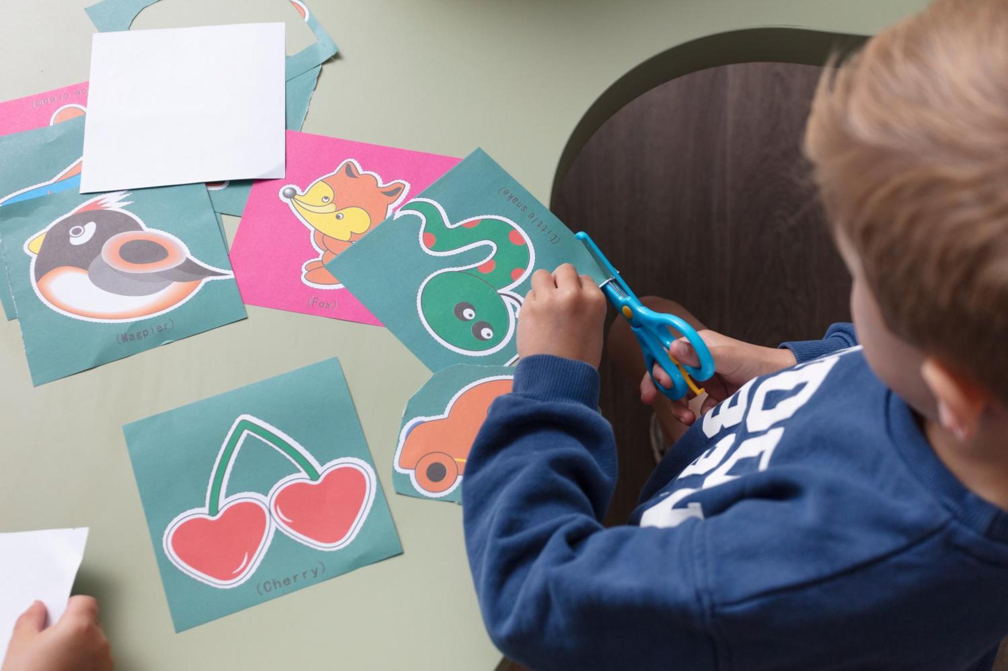 Schloss Roxburghe, Part Of Destination By Hyatt Extérieur photo Child using scissors